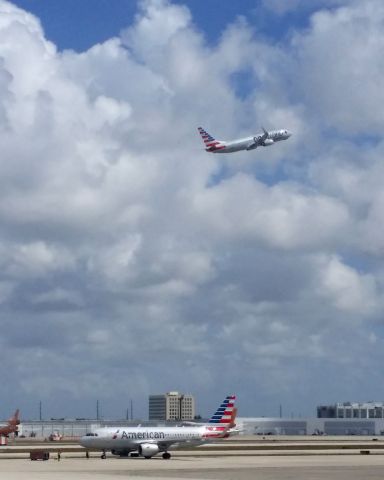 Boeing 737-700 (N938NN)