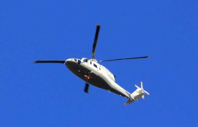 C-FLFD — - C-FLFD SIKORSKI S-76D survolant la ville de Lavaltrie QC. le 20-10-2021 à 11:09