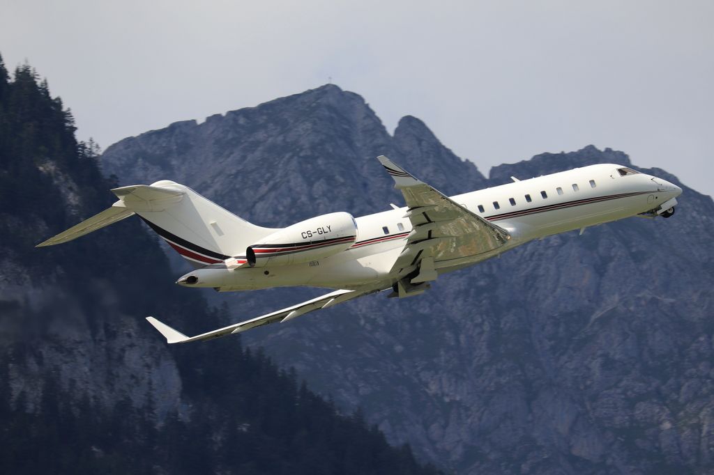 Bombardier Global 5000 (CS-GLY)