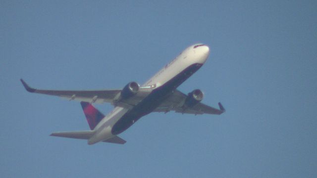 BOEING 767-300 (N1608)