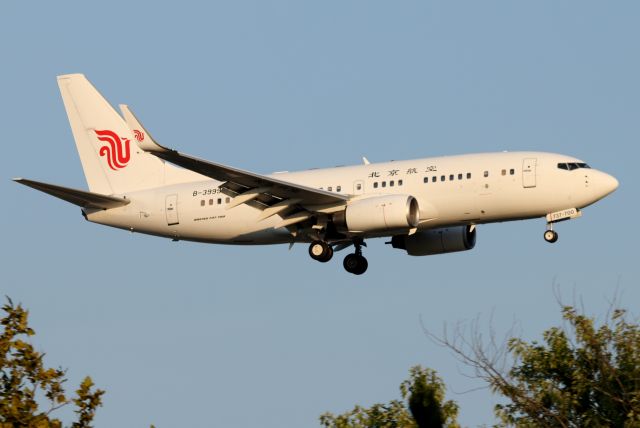 Boeing 737-700 (B-3999) - 'Air Jinghua 99' (BJN99) arriving from Beijing via Oslo, carrying the Chinese foreign minister to the UN General Assembly