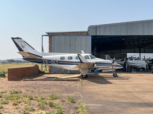 Beechcraft Duke (ZS-OLT) - Fast piston twin, pressurized. 14-OCT-2022.