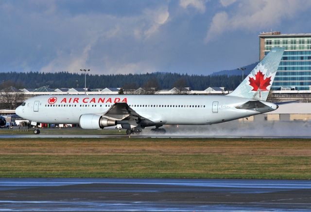 BOEING 767-300 (C-FCAG)