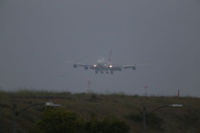 Boeing 747-400 (VH-OEE) - ON FINAL