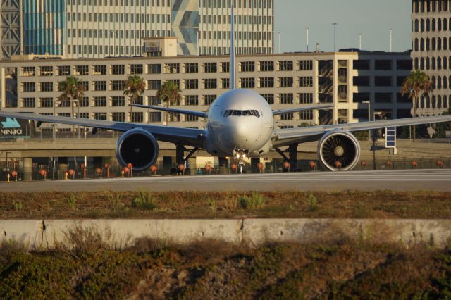 BOEING 777-300ER (F-GSQC)