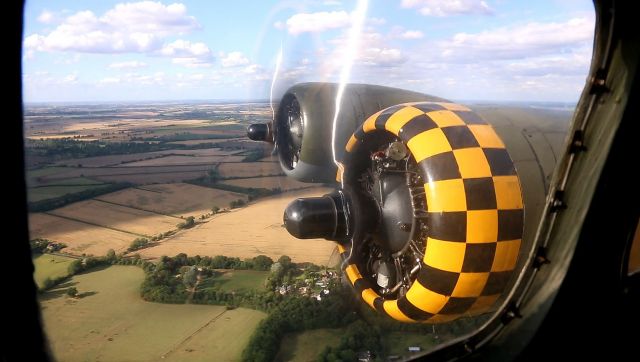 Boeing B-17 Flying Fortress — - Moteur 3 et 4 du Sally B