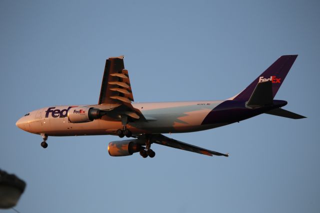 Airbus A300F4-600 (N678FE)
