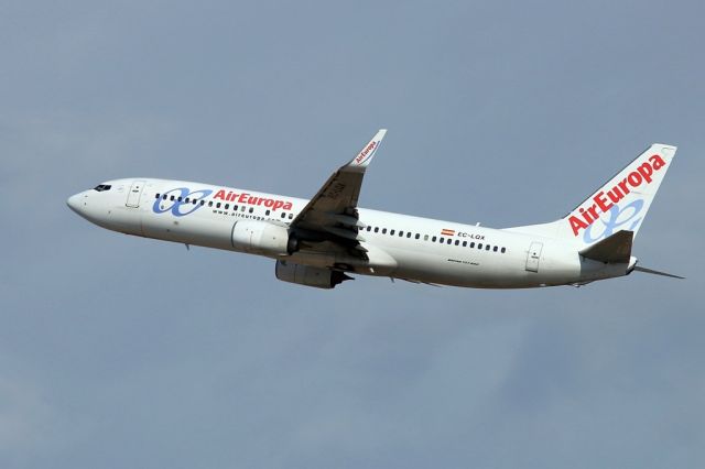 Boeing 737-800 (EC-LQX) - 11/11/2018: Flight to Spain after T/O from runway 26.