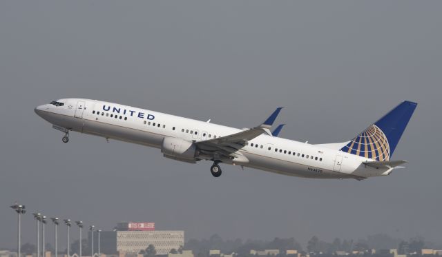 Boeing 737-900 (N63820) - Departing LAX