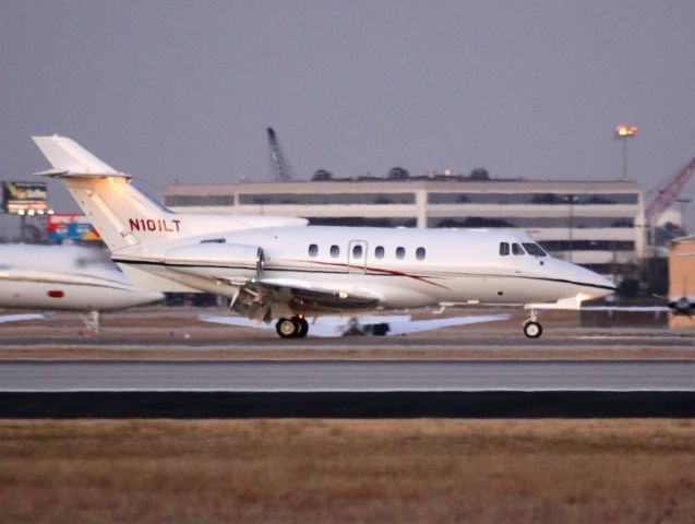 Hawker 800 (N101LT)