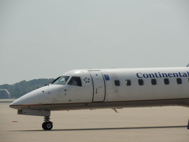 Embraer ERJ-145 (N13989)