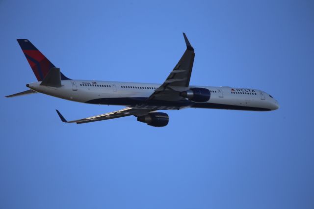 BOEING 757-300 (N583NW)