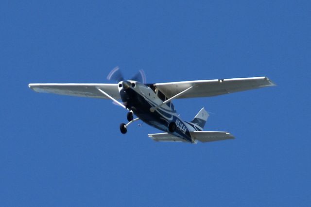 Cessna T206 Turbo Stationair (N516RA) - Over Mercer Island, WA