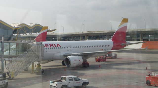 Airbus A320 (EC-ILR) - Heading out to Asturias