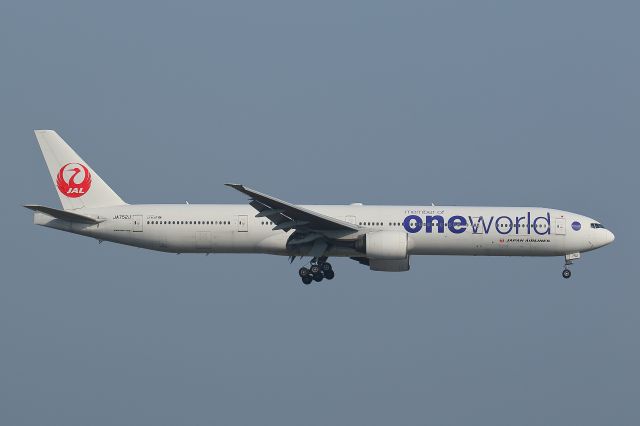 BOEING 777-300ER (JA752J)