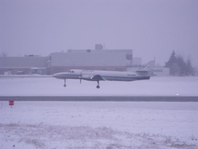 Fairchild Dornier SA-227DC Metro (N245DH) - landing during snow storm