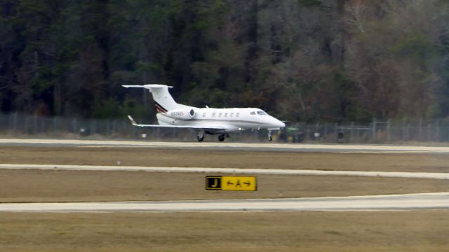 Embraer Phenom 300 (N325QS)