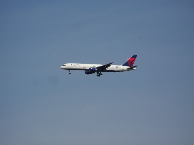 Boeing 757-200 —