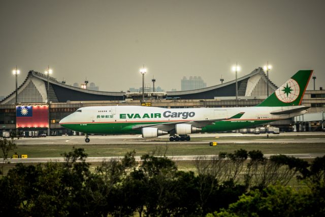 Boeing 747-400 (B-16406)