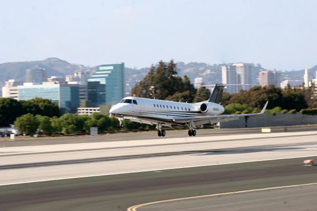 Embraer ERJ-135 (N908FL)