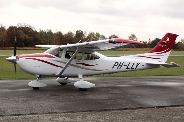 Cessna Skylane (PH-LLY)