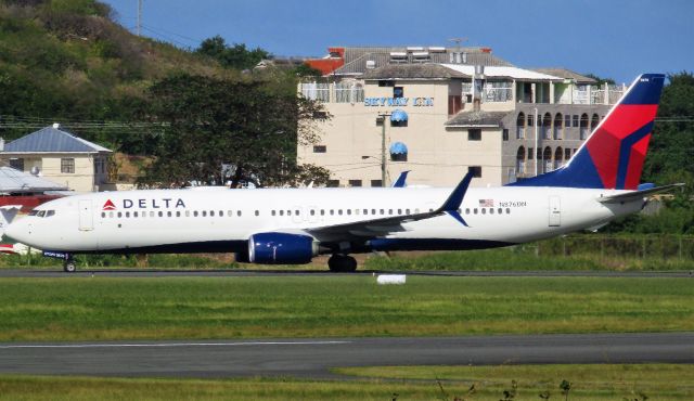 Boeing 737-900 (N876DN)