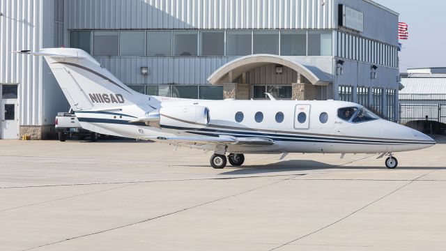 Beechcraft Beechjet (N116AD) - A Hawker Beechcraft 400XP taxi's past the FBO at KVPZ.