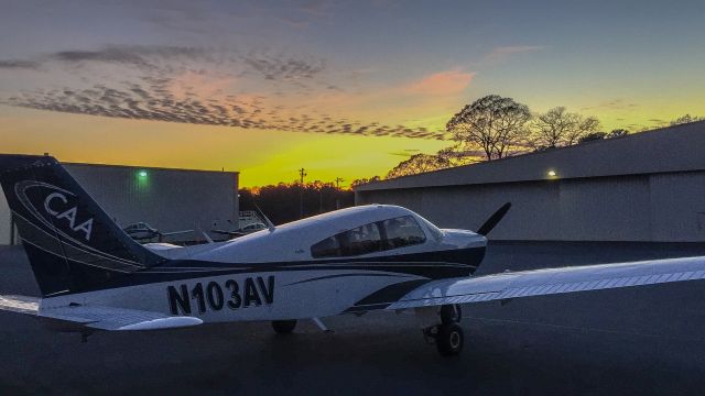Piper Cherokee (N103AV)