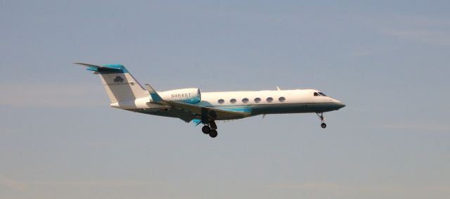 Gulfstream Aerospace Gulfstream IV (N464ST) - About to land R08 at FXE 3/14/13