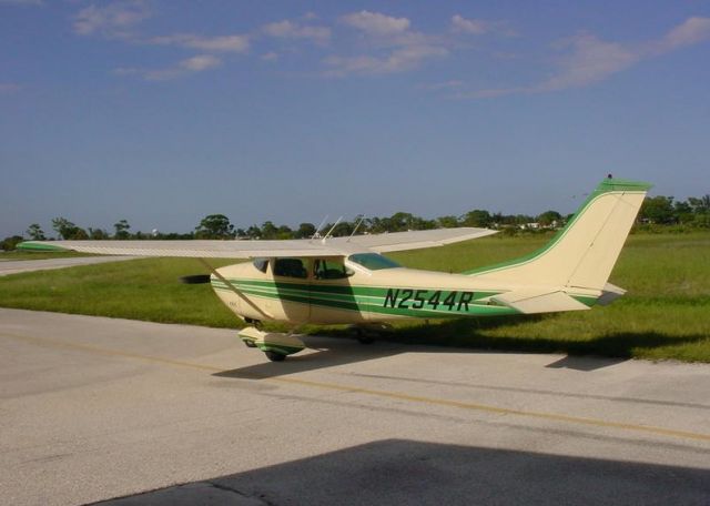 Cessna Skylane (N2544R)