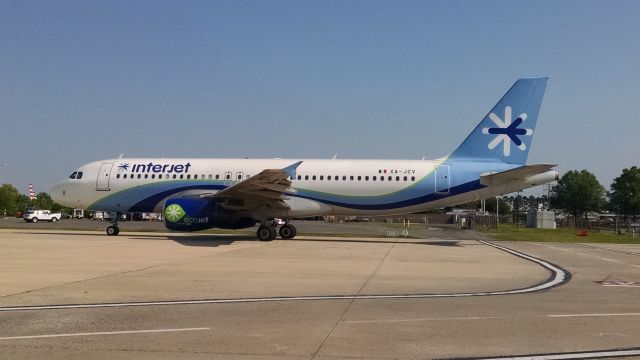 Airbus A320 (XA-JCV) - Weekly charter to CLT from MMUN