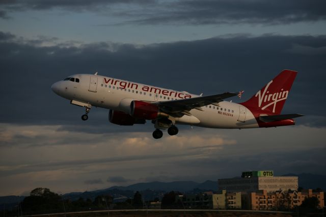 Airbus A319 (N526VA)