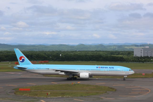 BOEING 777-300 (HL7573)