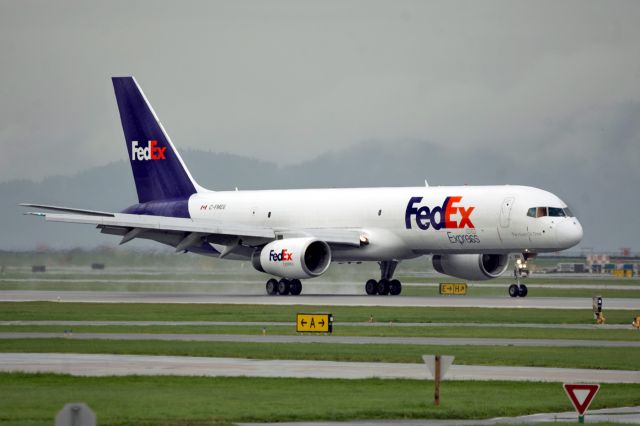 Boeing 757-200 (C-FMEU)