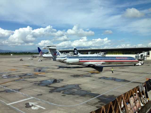 McDonnell Douglas MD-83 (N9404V) - American Airlines MD80 pushing back for a flight to Dallas Ft. Worth International Airport. Alaska Airlines and United Airlines 737-800s in the background.