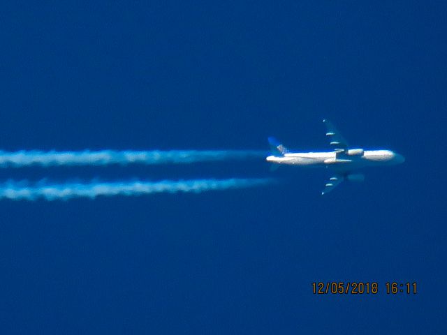 Airbus A320 (N437UA)