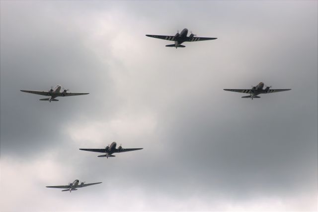 Douglas DC-3 (N47TB) - Simuulated over the Drop Zone.  