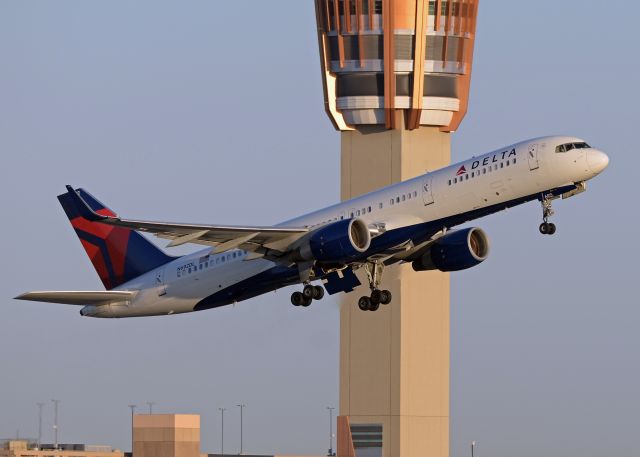 Boeing 757-200 (N629DL)