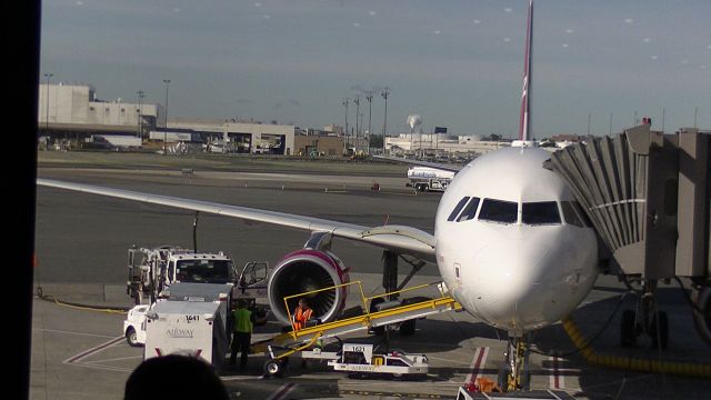 Airbus A320 (N844VA) - Gate A32