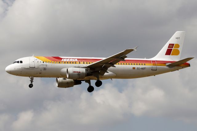 Airbus A320 (EC-HDT)