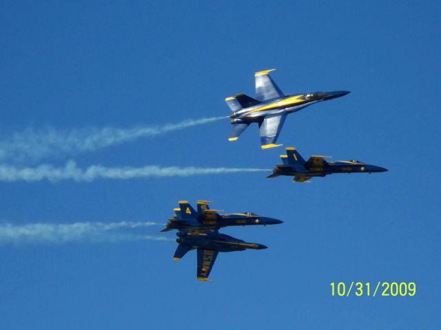 — — - Great picture of the Blue Angels at WOH 2009.    My brother took all these pictures of Wings Over Houston 2009. He used a Kodak Z1285...