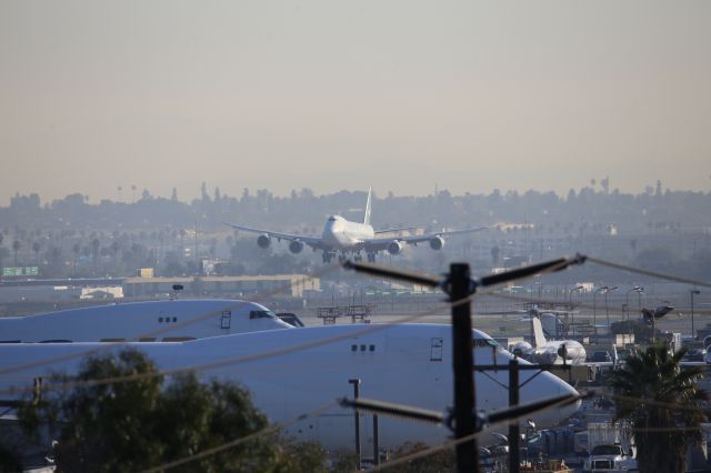 BOEING 747-8 (B-LJN)