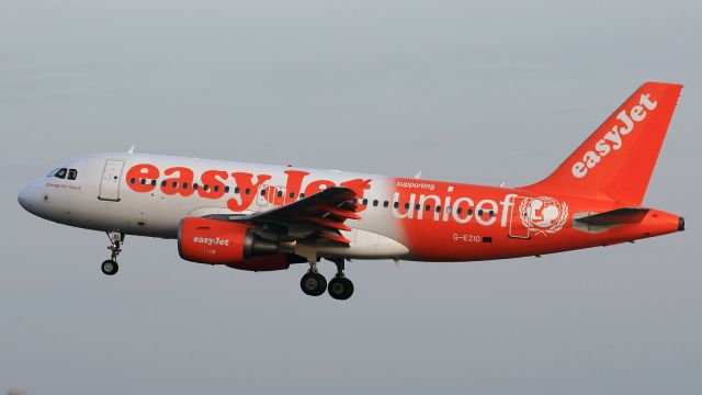 Airbus A319 (G-EZIO) - UNICEF