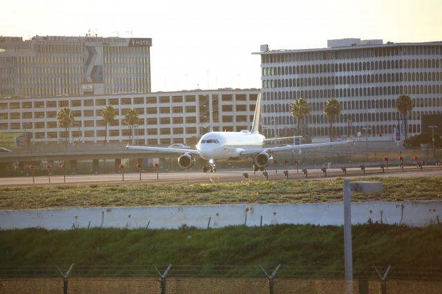 Airbus A320 (N366NW)