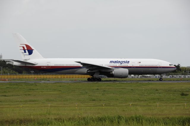 Boeing 777-200 (9M-MRH) - Takeoff at Narita Intl Airport Rwy16R on 2013/08/20