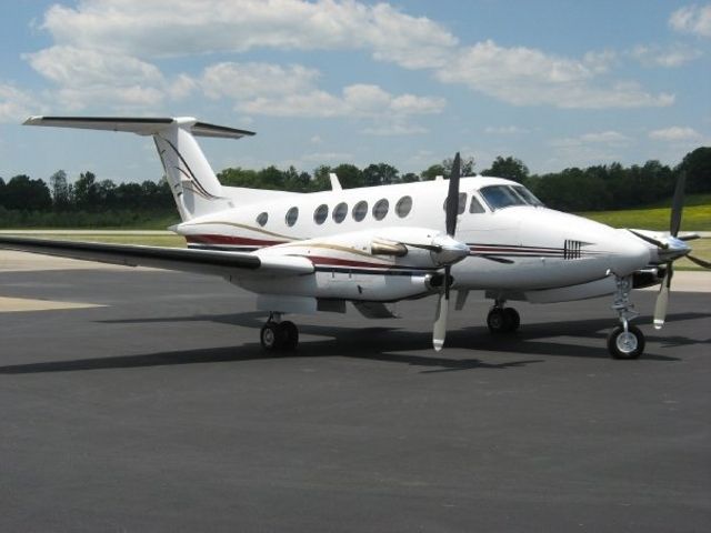 Beechcraft Super King Air 300 —