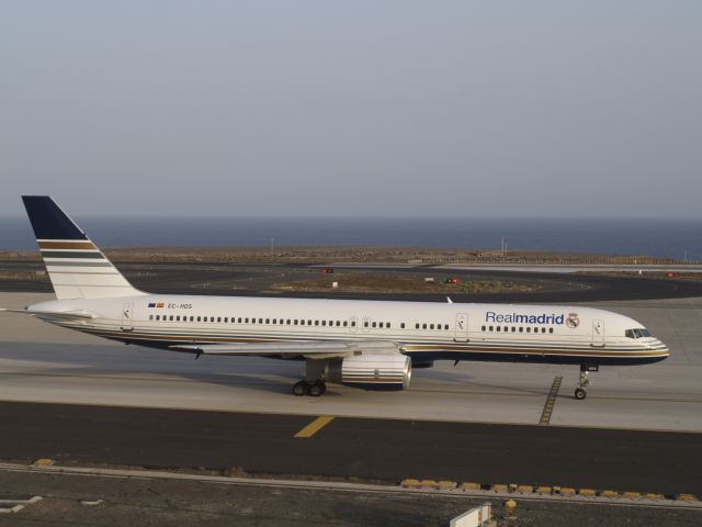 Boeing 757-200 (EC-HDS)