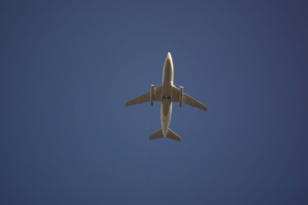 Boeing 737-200 (N703S) - Go around on 16