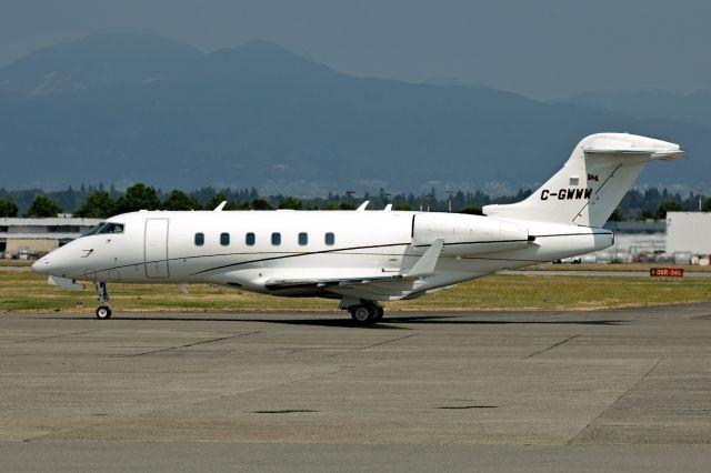 Bombardier Challenger 300 (C-GWWW)