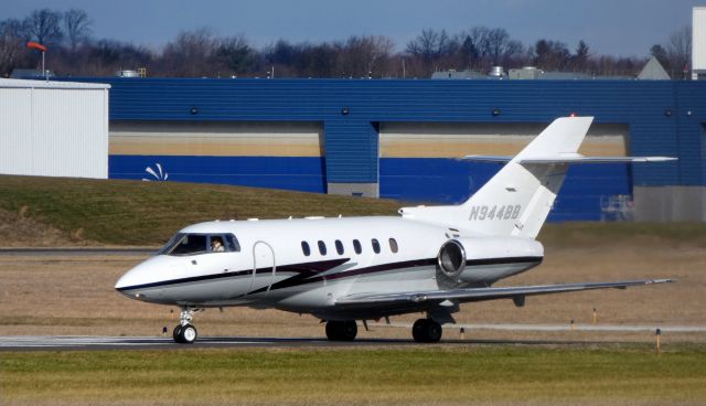 Hawker 800 (N944BB) - Taxiing for departure is this Brand New Raytheon Hawker 800XP in the Winter of 2018.